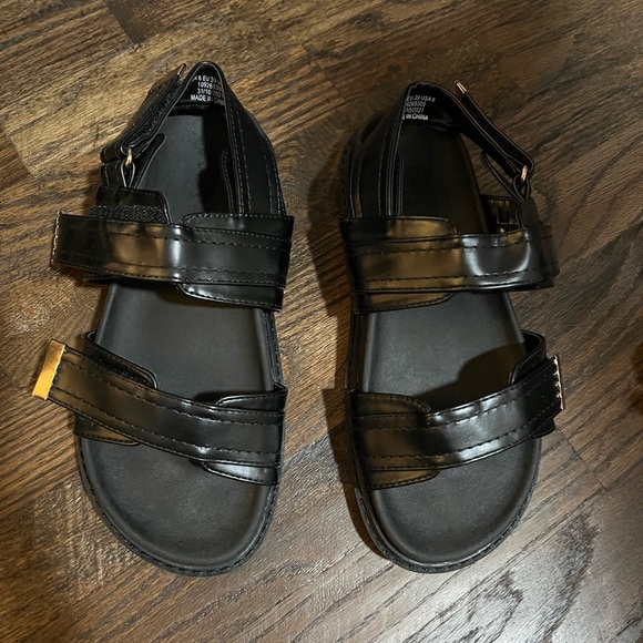 ASOS Shoes - NWOT Women’s chunky sandals - 8.5